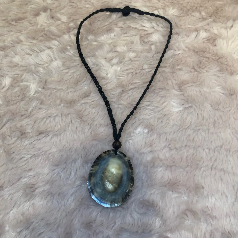 Shell Necklace - Picture 5 of 6